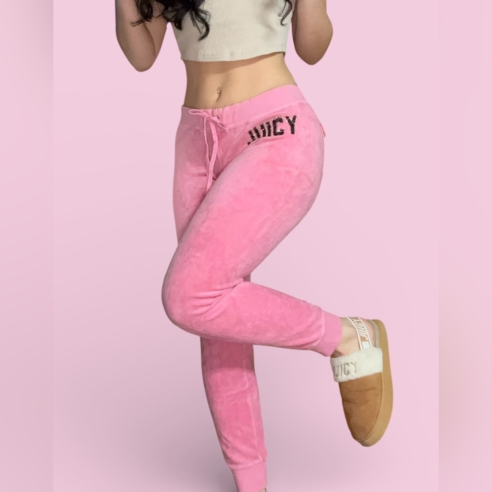 VINTAGE - Juicy Couture Pink Velour Sweatpants